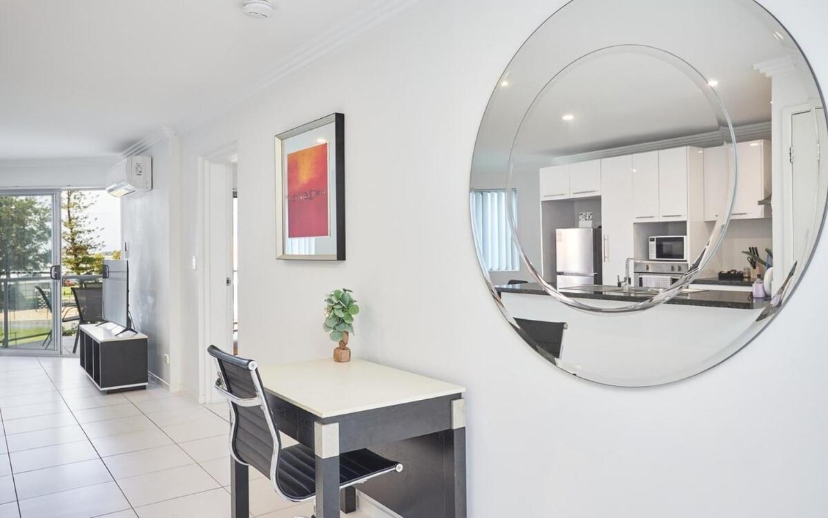 Comfort Two Bedroom In Heart Southport Apartment Gold Coast