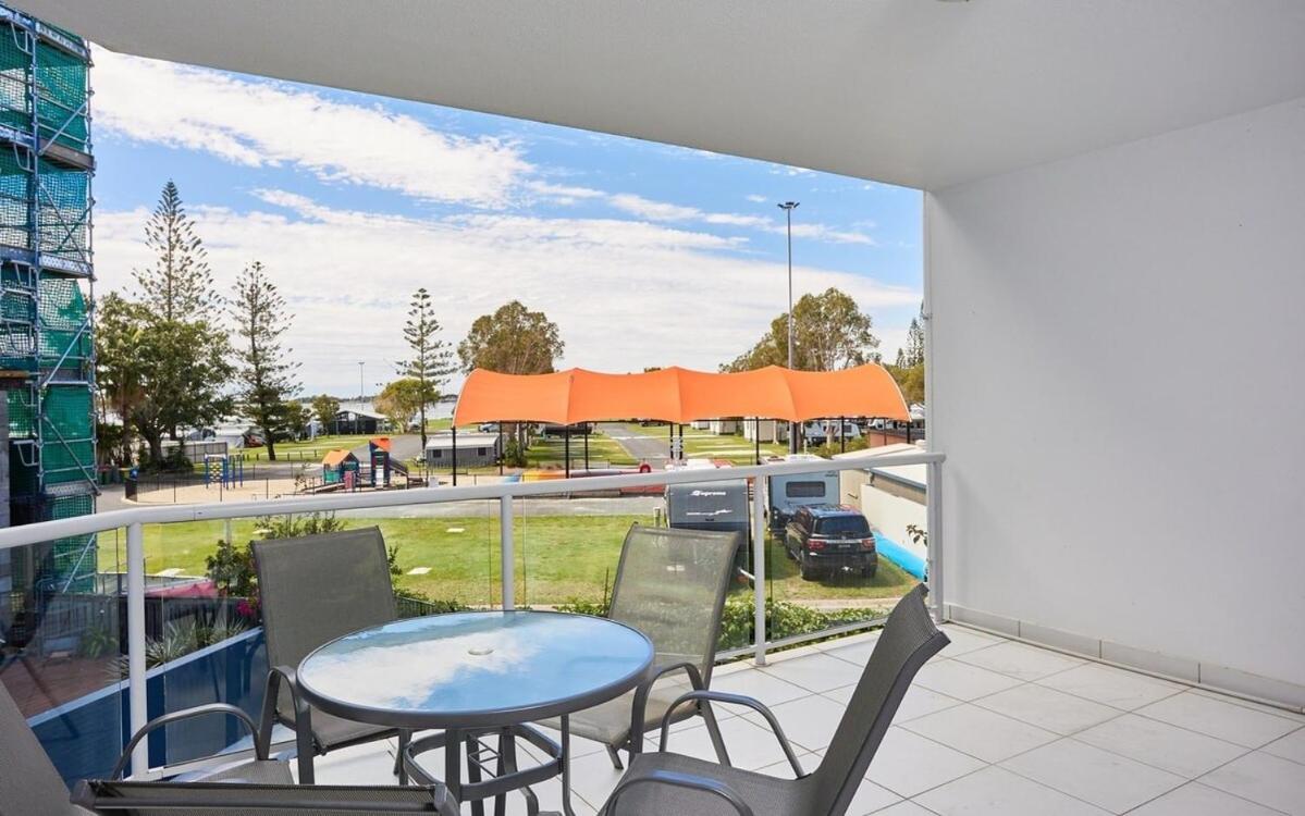 Comfort Two Bedroom In Heart Southport Apartment